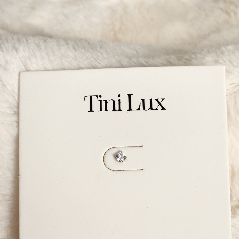 Tiny Lux Single Crystal Flat Back Earring (One) - Picture 2 of 6